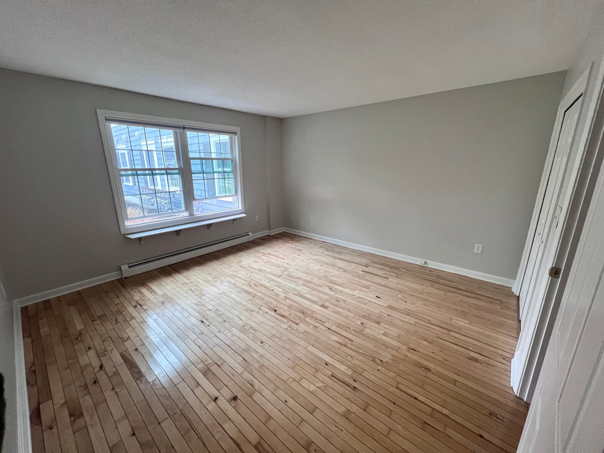 Building Photo - 305 Springbrook Cir