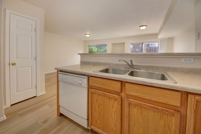 Building Photo - Low-Maintenance Living in Colorado Springs