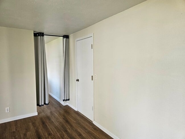 Building Photo - 3Bd/2Ba Single Story Home-Available to View!