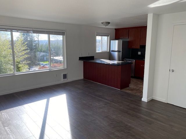 kitchen and main living space - 617 SW 3rd Pl