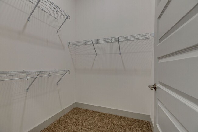 Building Photo - Walk to Geodis - 1 Bed Condo in WEHO!