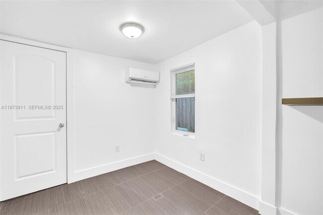 Building Photo - 2372 NW 34th St