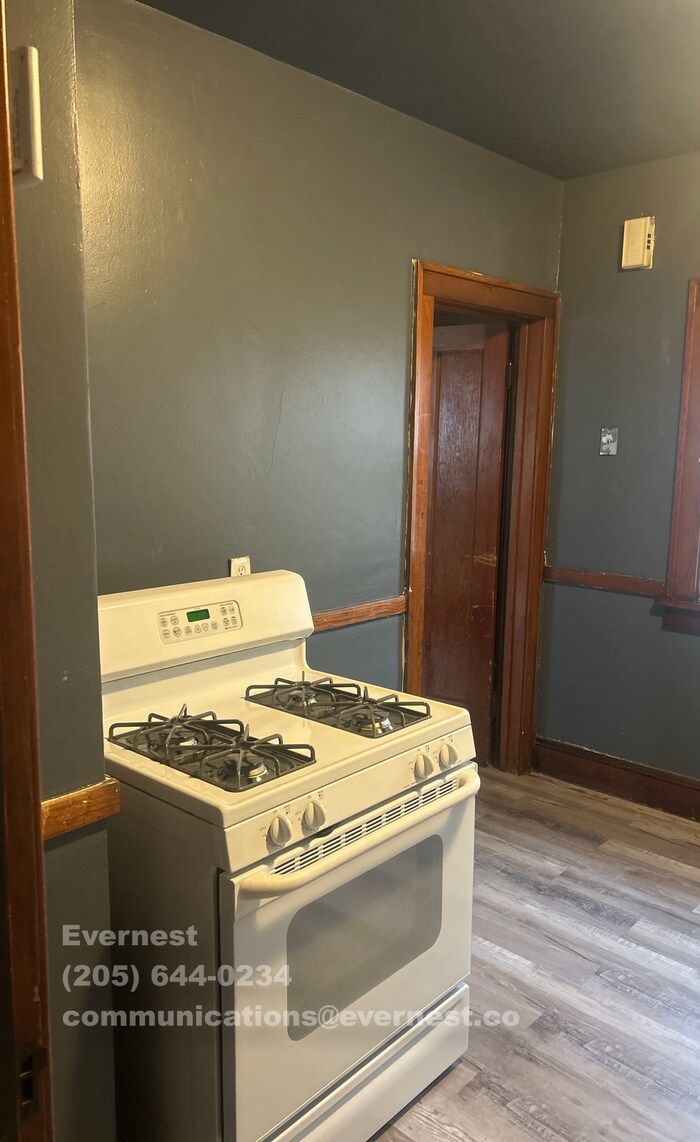 Building Photo - 3046 E 130th St