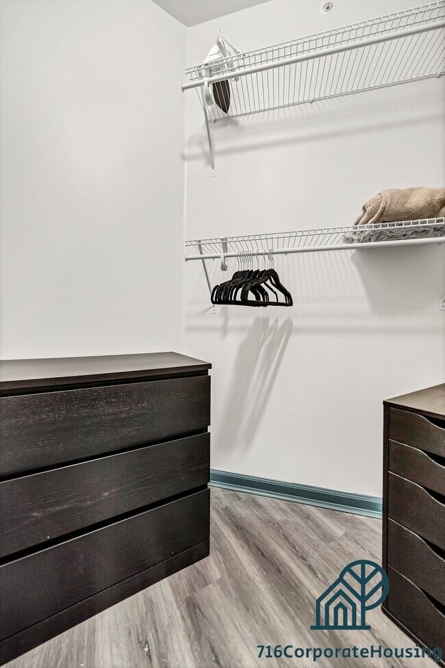 Building Photo - Furnished 2-Bedroom, 2-Bath Apartment near the Medical Campus