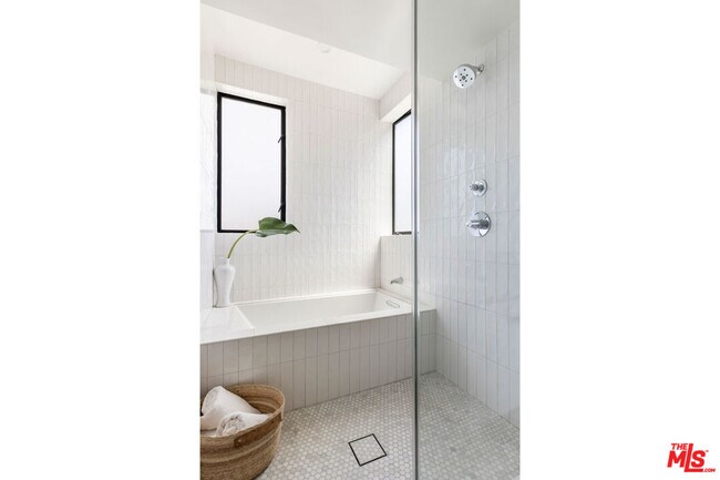 Building Photo - 173 1/2 S Ave 57