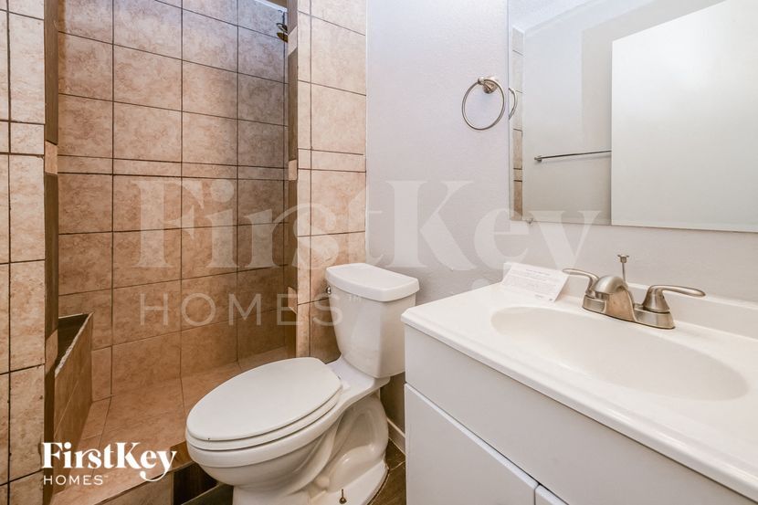 Building Photo - 702 Dana Dr