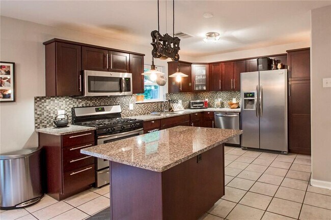Building Photo - 2013 Northridge Dr