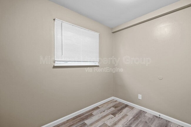 Building Photo - 5 Boles Ave