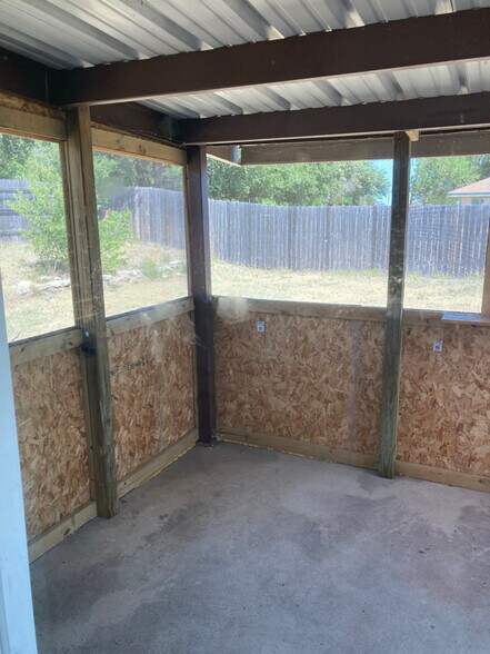 Building Photo - 101 Bridle Dr
