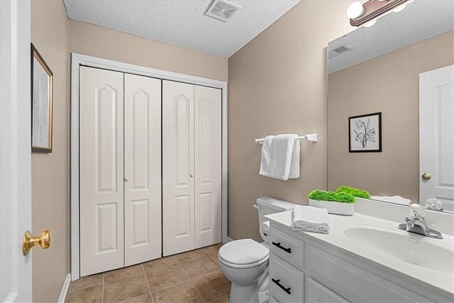 Building Photo - 15557 Floyd St