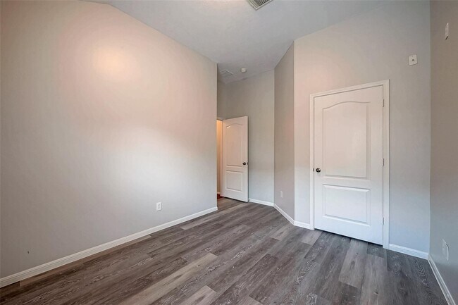 Building Photo - 1807 Hidden Breeze Dr