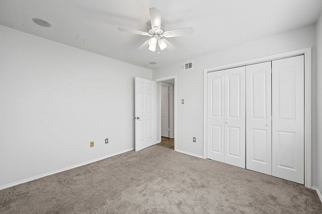 Building Photo - UPDATED 2 Bed, 2 Full Bath Condo in Carrol...