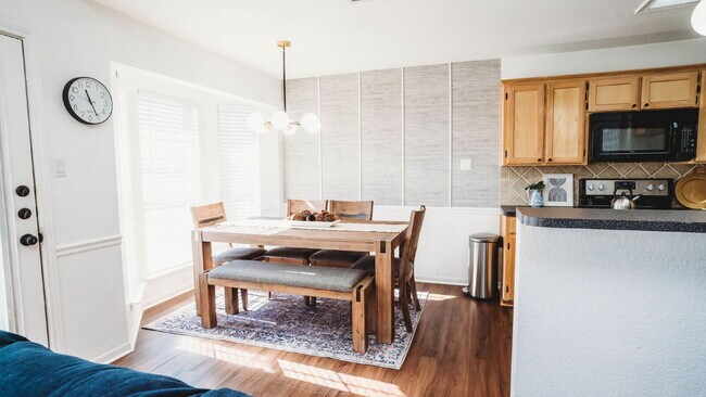 Building Photo - "Charming 3-Bedroom Killeen Home with Cozy Fireplace and 2 Full Baths!"