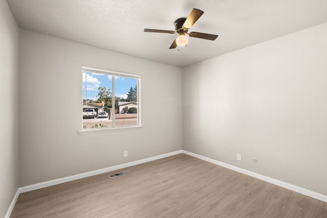 Building Photo - Northeast Heights Gem