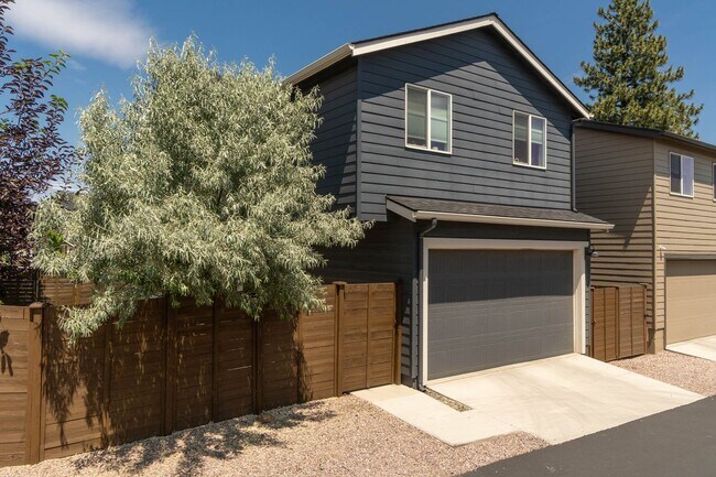 Building Photo - 20581 SE Evian Ave