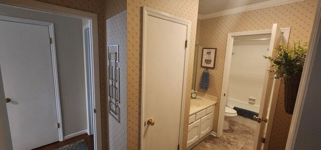 Building Photo - Fully furnished meticulously maintained upper condo