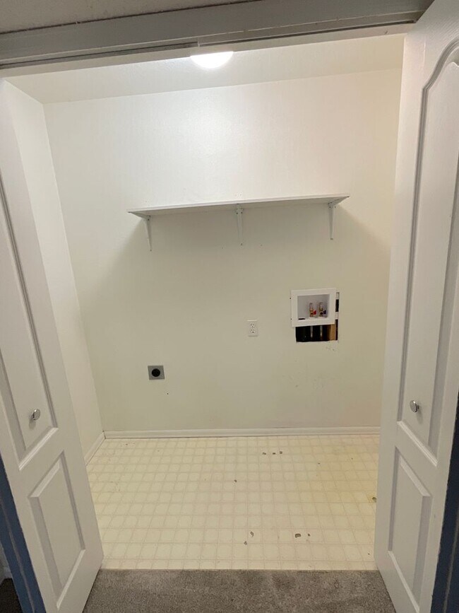 Building Photo - 4 Bedroom Townhome Available Near S Academy Blvd & E Fountain Blvd!