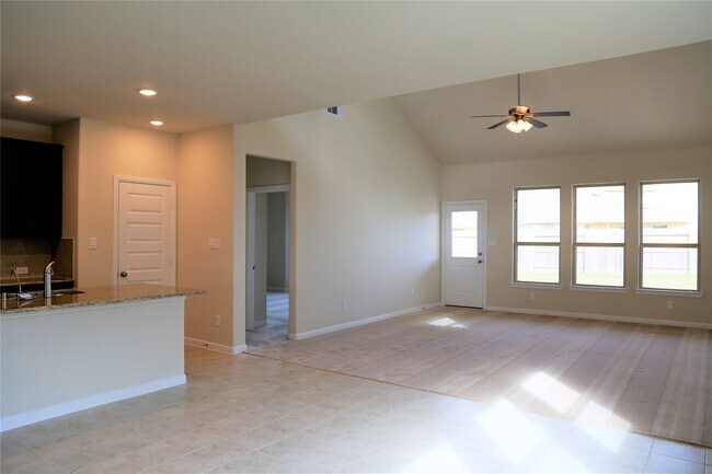 Building Photo - 8139 Fairfield Mnr Wy