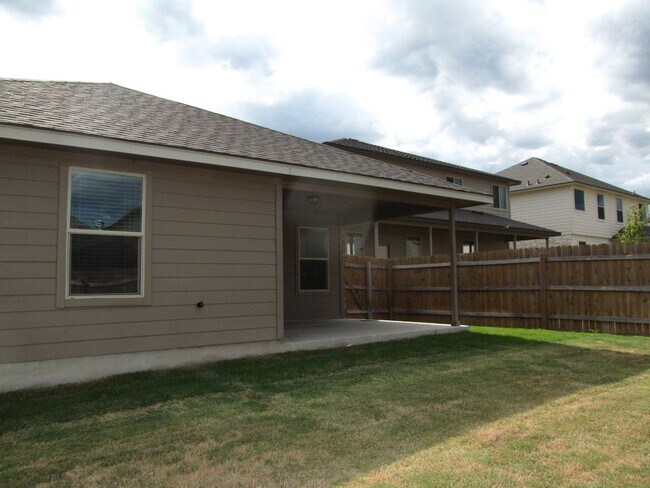 Building Photo - 3 BEDROOM NEAR STILLHOUSE HOLLOW LAKE