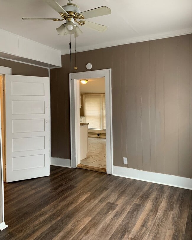 Building Photo - Spacious 4 Bedroom, 2 Bath Two-Story Home