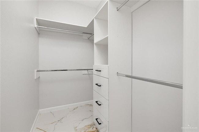 Building Photo - 17 Salamanca St