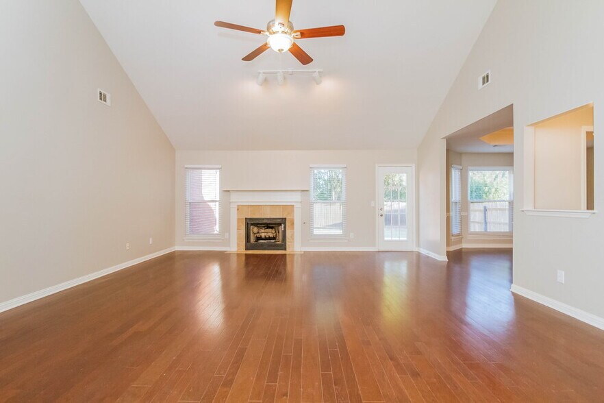 Building Photo - 5033 Singing Hills Dr