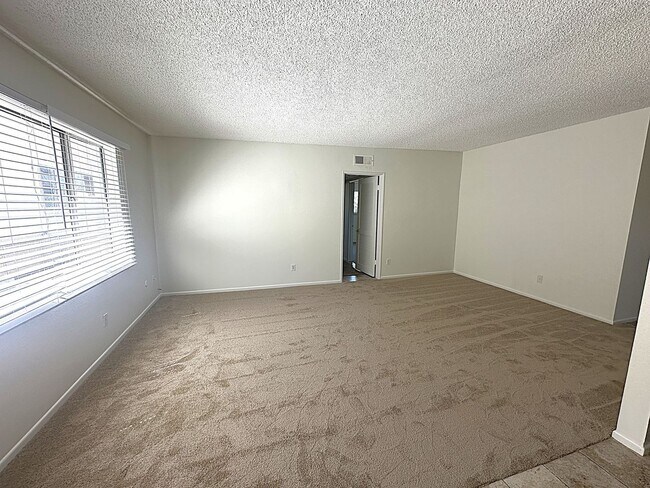 Building Photo - 15131 Victory Blvd