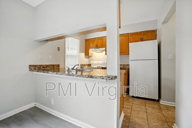 Building Photo - 1077 Commonwealth Pl