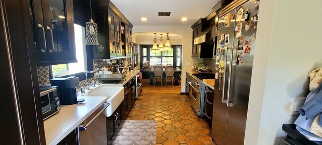 Building Photo - Midtown Ventura 3+2 Single Family Home $52...