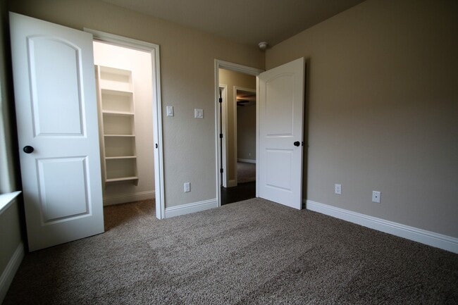 Building Photo - 154-156 Crossbow Ct.