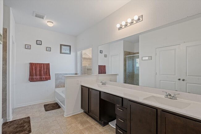 Building Photo - 4715 Painted Bunting Ln