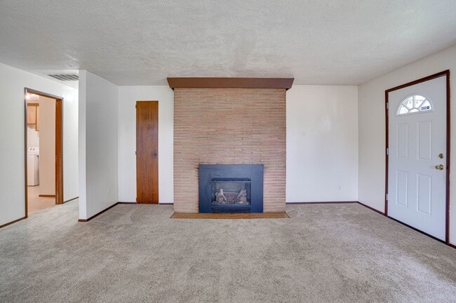 Building Photo - Edmonds 3 Bedroom, 1 Bathroom Mid-Century ...