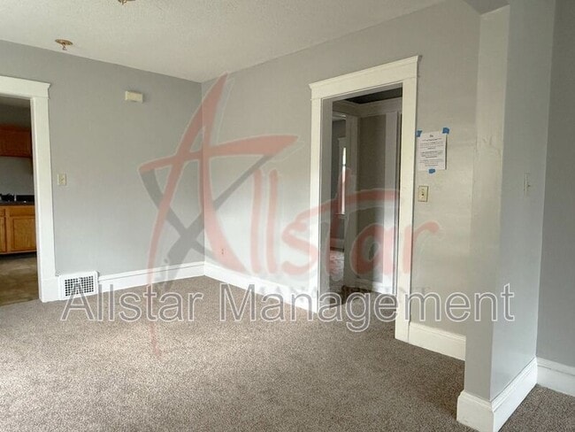 Building Photo - 3018 E 125th St