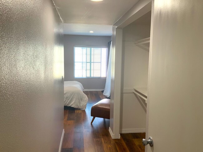 Building Photo - 955 E 3rd St