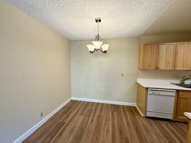 Building Photo - Updated 1 bedroom 1 bath condo in Heather ...