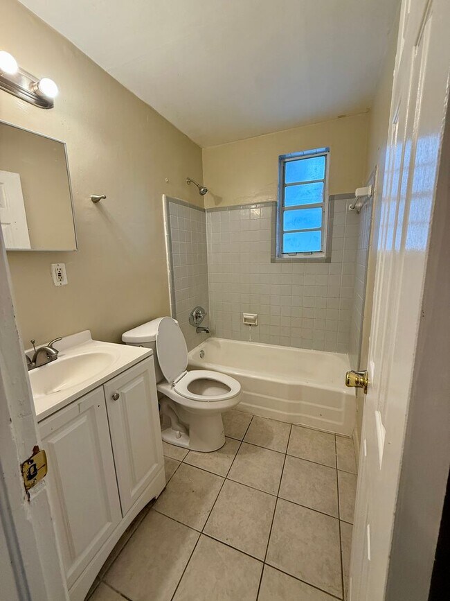 Building Photo - Great House for Rent! 4 Bedrooms 2 Baths!