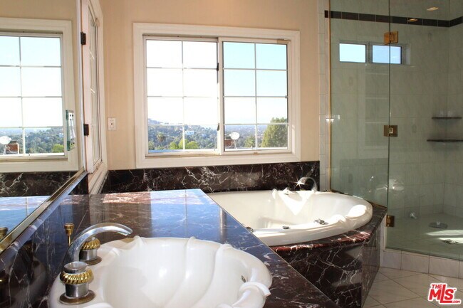 Building Photo - 11502 Dona Teresa Dr