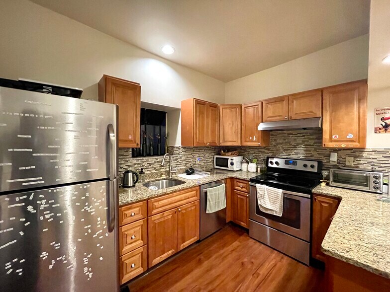 Building Photo - 616 Columbus Ave