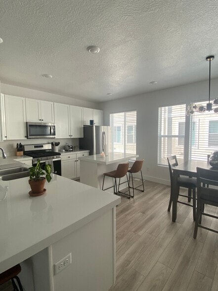 Building Photo - 4726 Hillhouse Cv