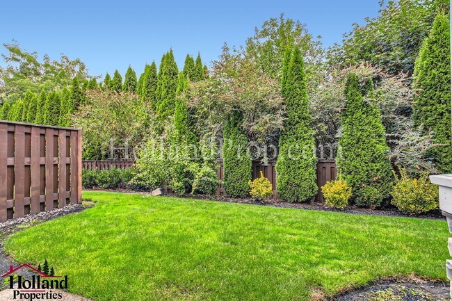 Building Photo - Charming 3-Bedroom Townhome in Prime Hills...