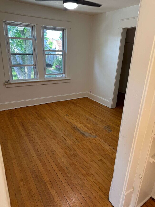 Primary Photo - 3-Bedroom Upper Duplex on W Washington – P...