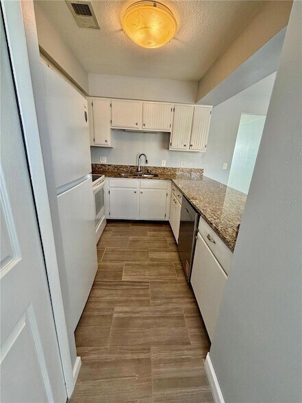 Building Photo - 604 Casa Park A Ct