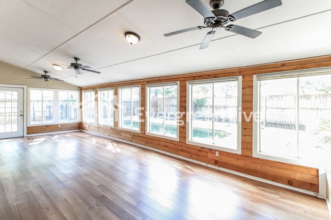 Building Photo - 918 Long Prairie Dr