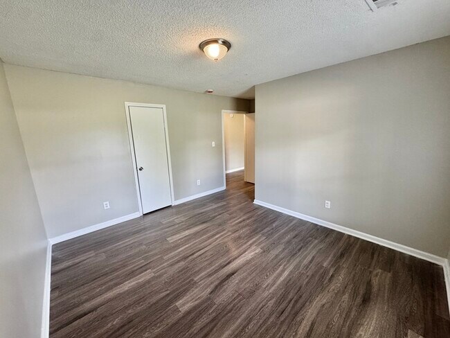 Building Photo - 1730 Swift St