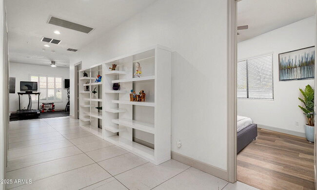 Building Photo - 1705 W Parnell Dr