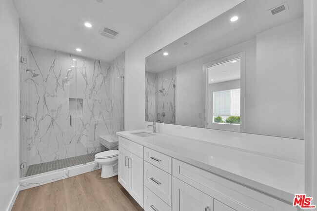 Building Photo - 8702 Silver Way