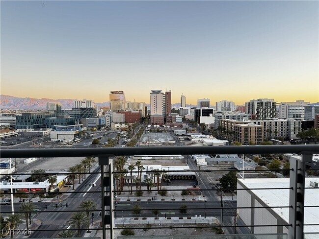 Building Photo - 200 Hoover Ave