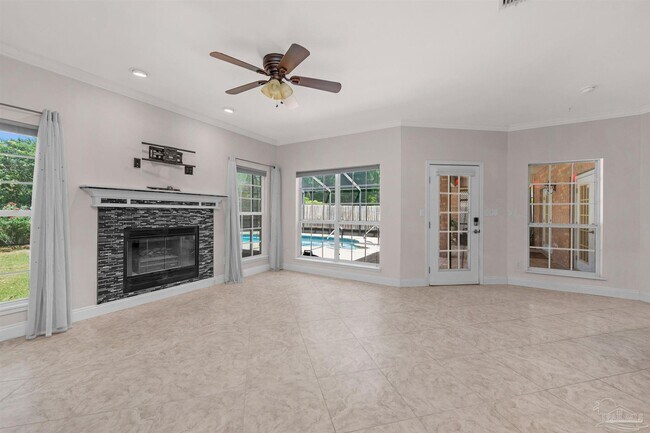 Building Photo - 8731 Thunderbird Dr