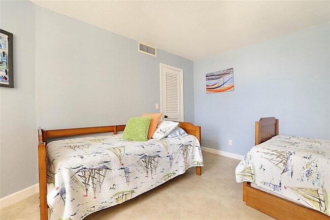 Building Photo - 2800 N Ocean Dr