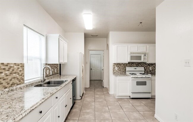 Building Photo - 3215 Sapphire Star Dr